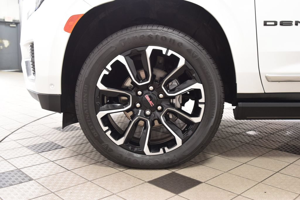 Used 2023 GMC Yukon XL Denali w/ Denali Reserve Package AWD/4WD image 30