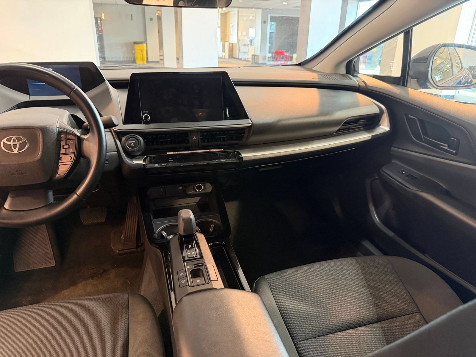 Used 2025 Toyota Prius LE FWD image 33