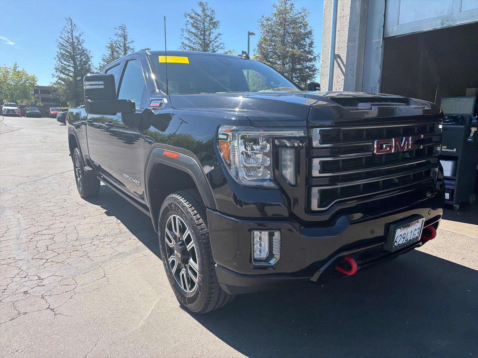 Used 2021 GMC Sierra 2500 AT4 w/ AT4 Premium Plus Package image 3