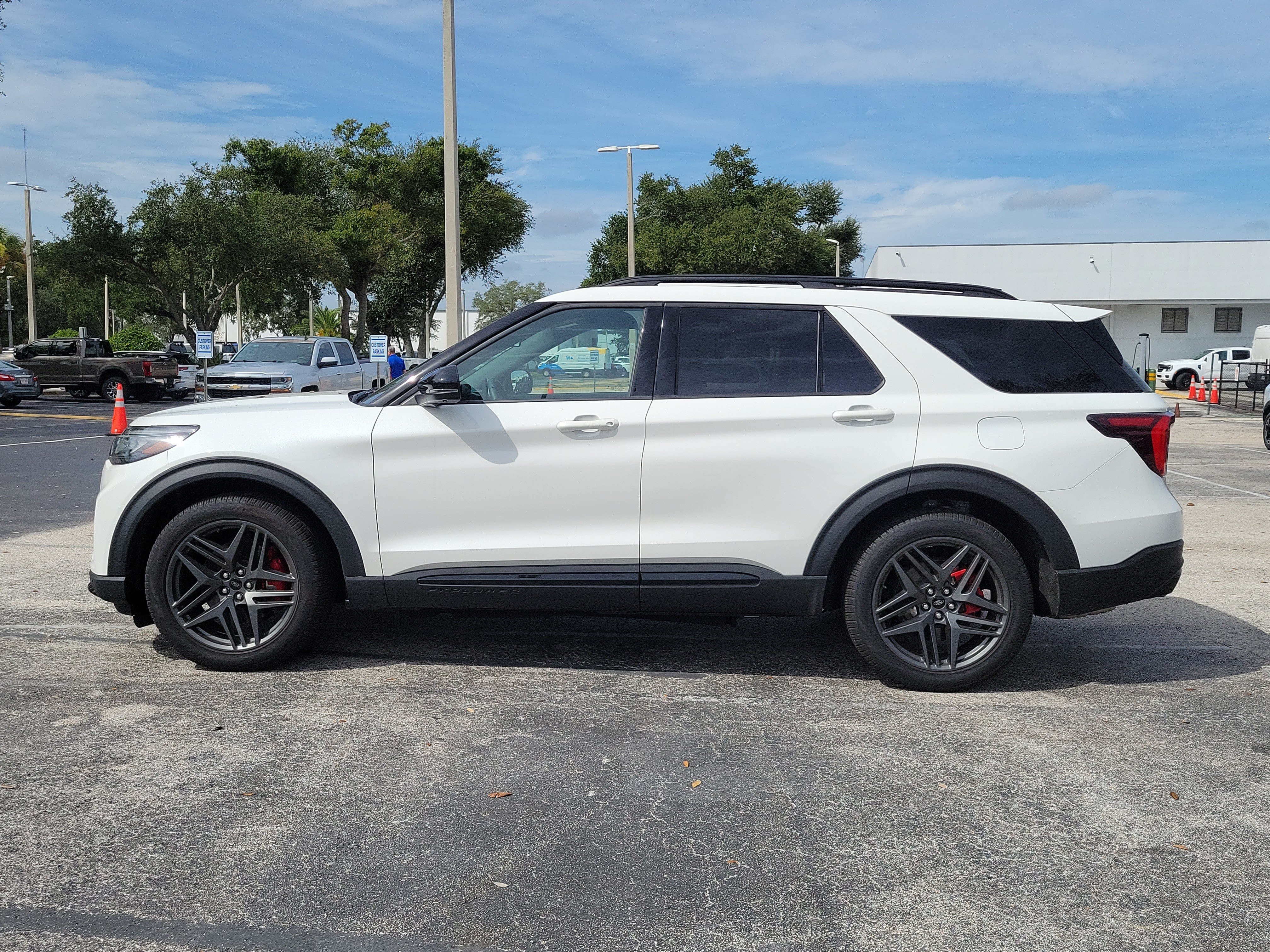 Certified 2025 Ford Explorer ST AWD/4WD image 6