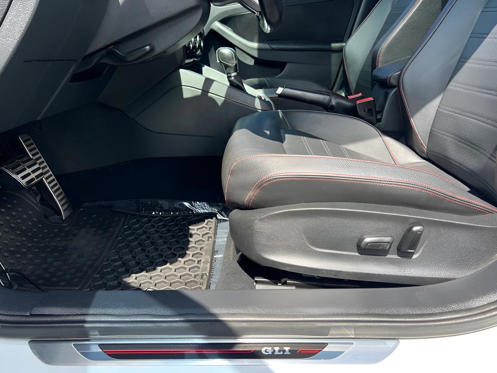 Used 2017 Volkswagen Jetta GLI FWD image 24