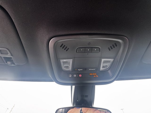 Used 2023 Chevrolet Traverse LT image 22