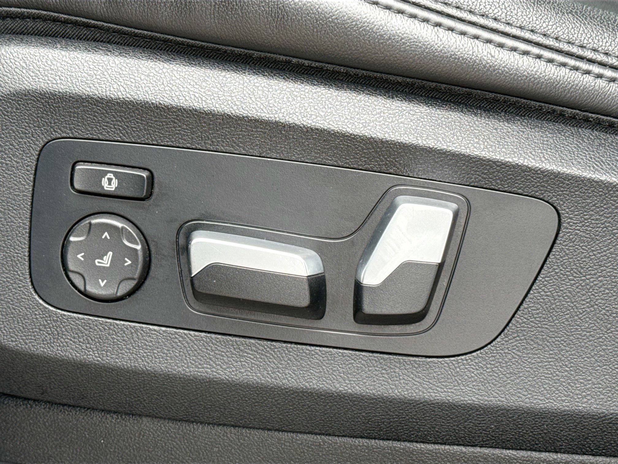 Used 2022 BMW X5 xDrive40i AWD/4WD image 25