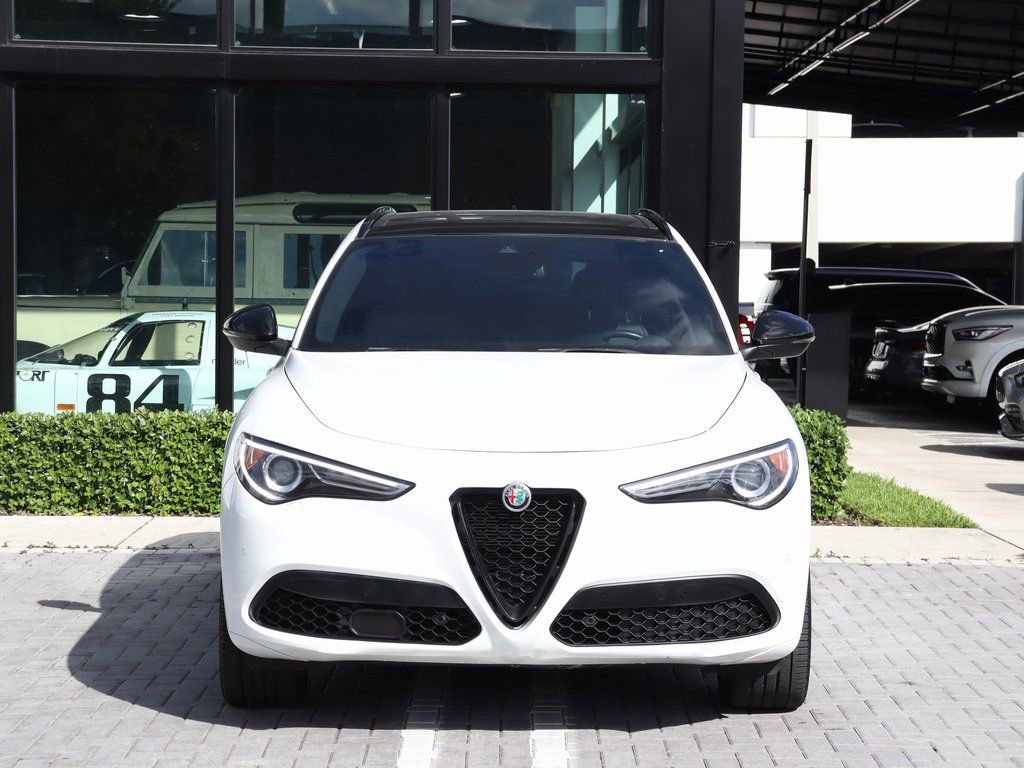 Used 2023 Alfa Romeo Stelvio Veloce image 3