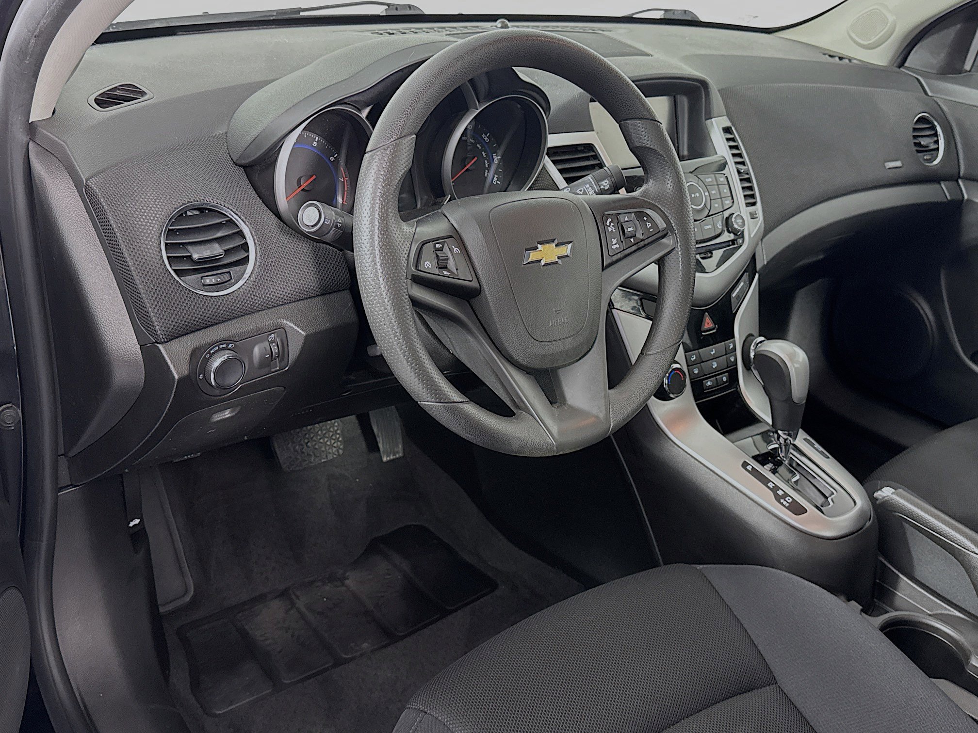 Used 2016 Chevrolet Cruze LT image 9