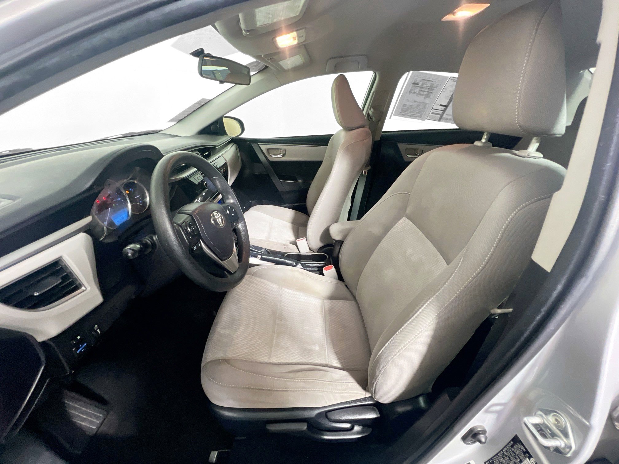 Used 2015 Toyota Corolla LE FWD image 14