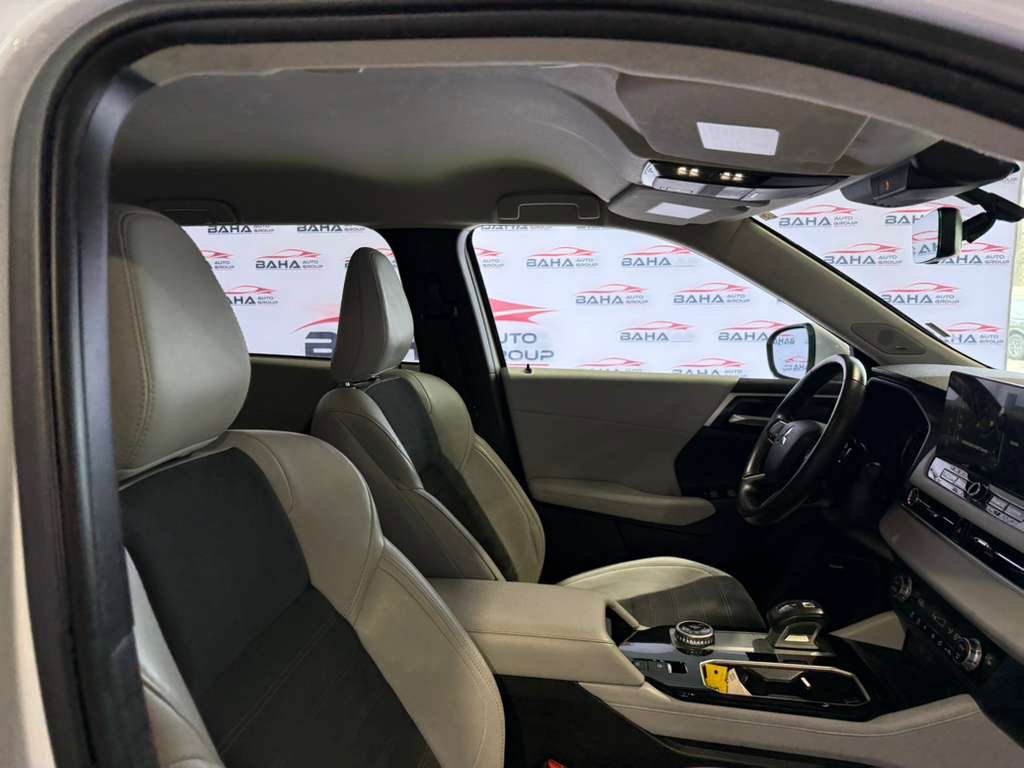 Used 2025 Mitsubishi Outlander Trail Edition image 53