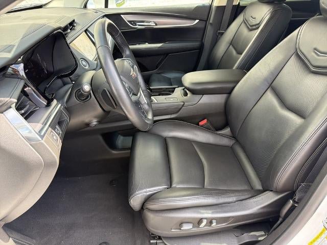 Used 2017 Cadillac XT5 Luxury w/ Driver Awareness Package FWD image 9