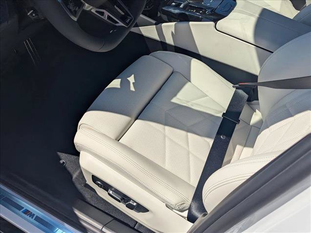 New 2027 BMW 550e xDrive AWD/4WD image 4