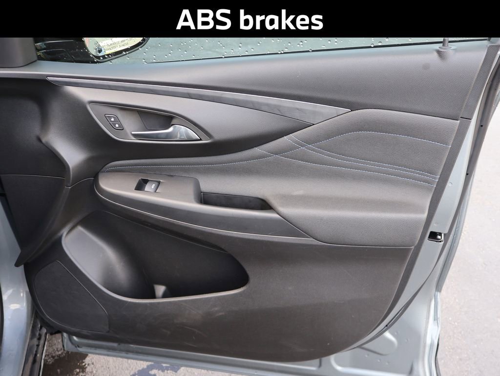Used 2025 Buick Envista Sport Touring w/ Convenience I Package FWD image 14