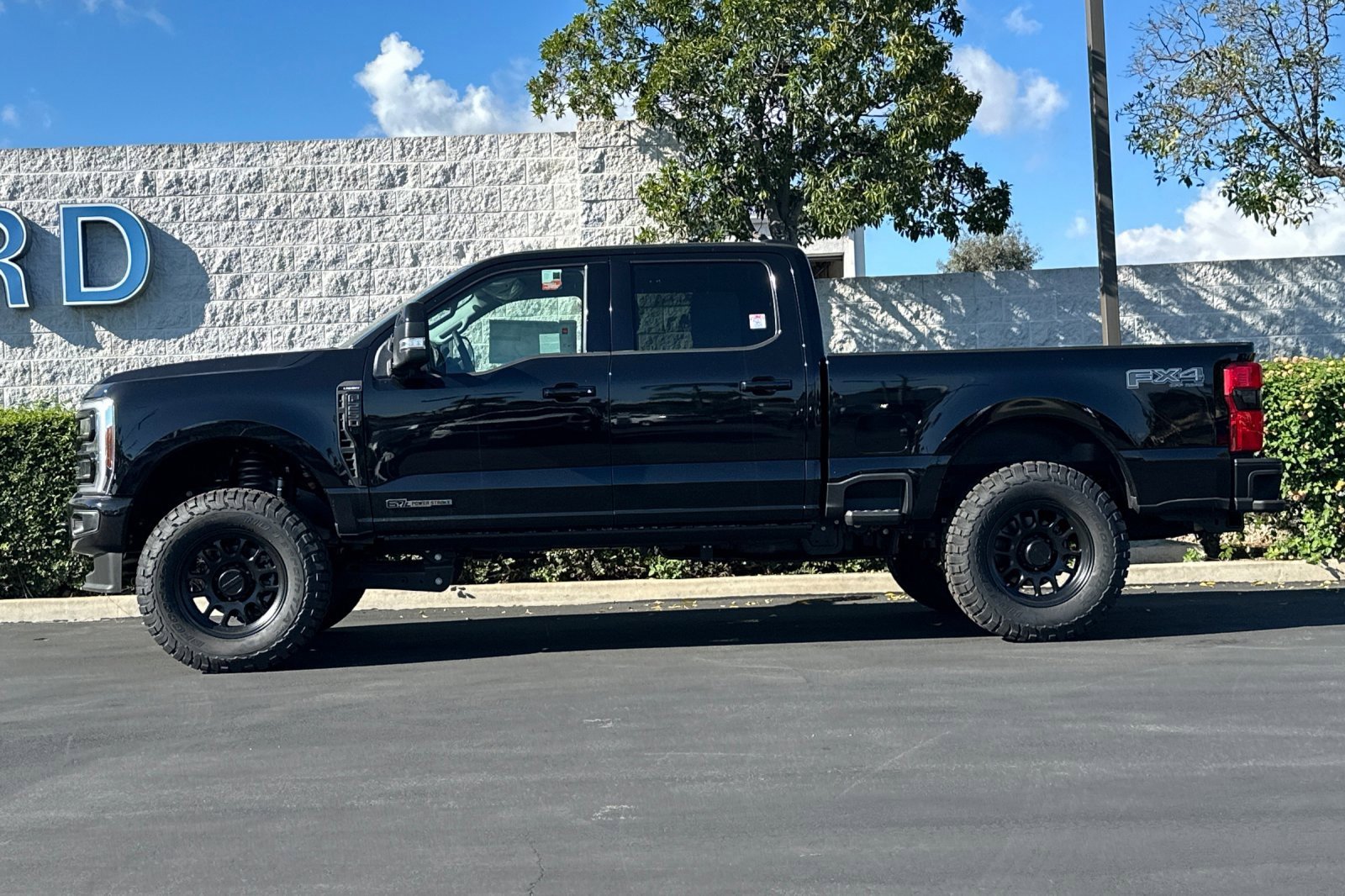 New 2025 Ford F250 Lariat w/ Black Appearance Package image 7