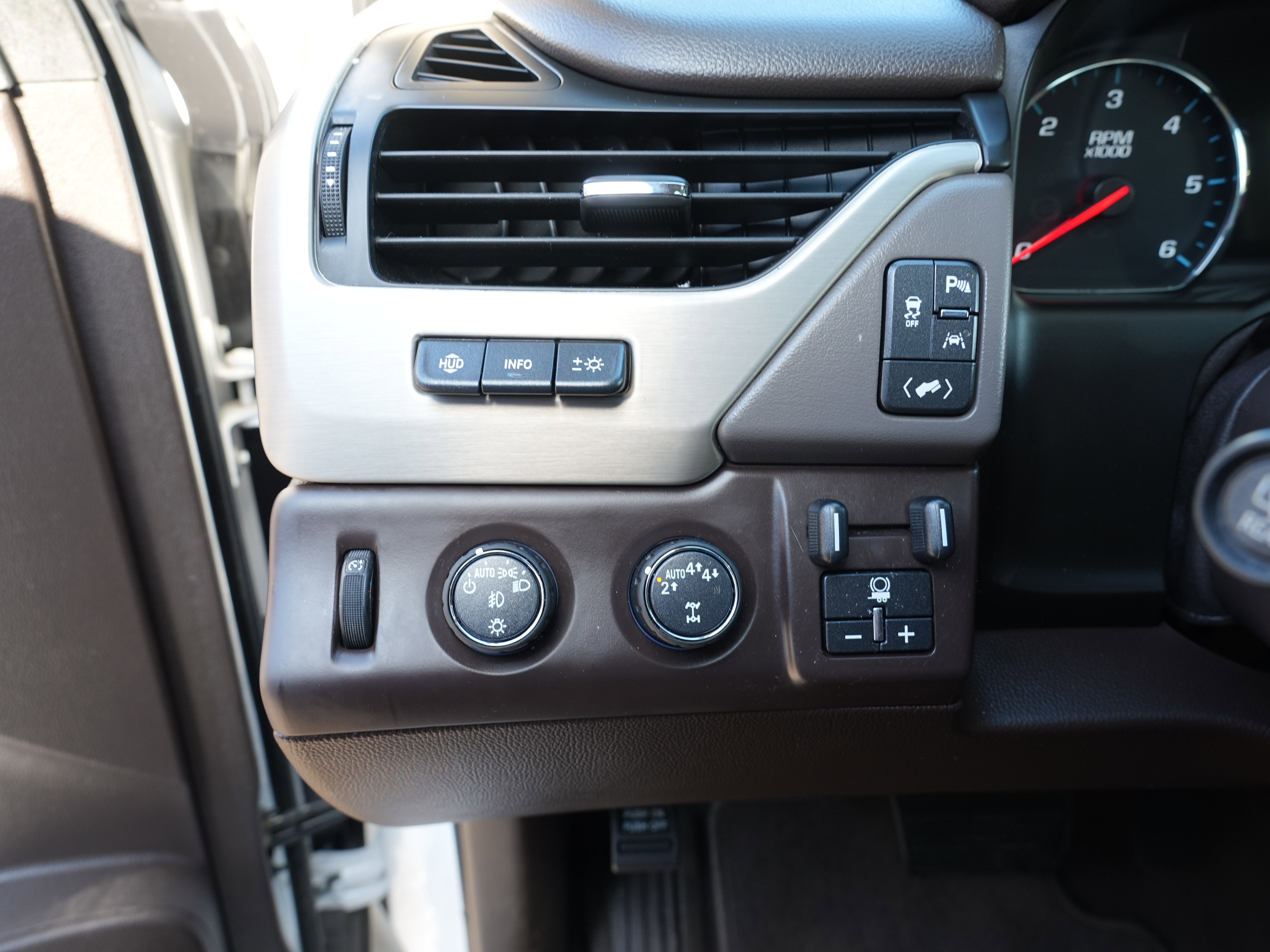 Used 2019 GMC Yukon XL Denali w/ Open Road Package image 16