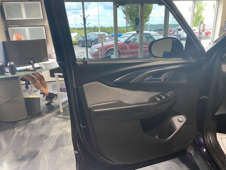 Used 2021 Chevrolet TrailBlazer LT w/ Sun and Liftgate Package image 11
