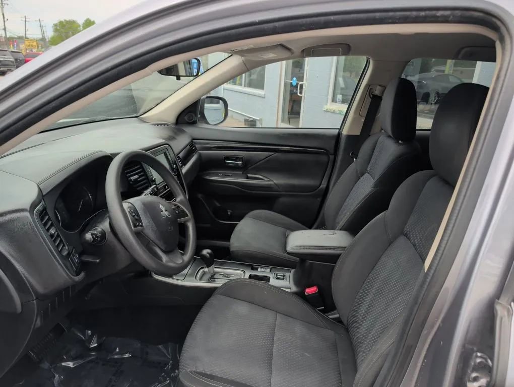 Used 2019 Mitsubishi Outlander ES FWD image 20
