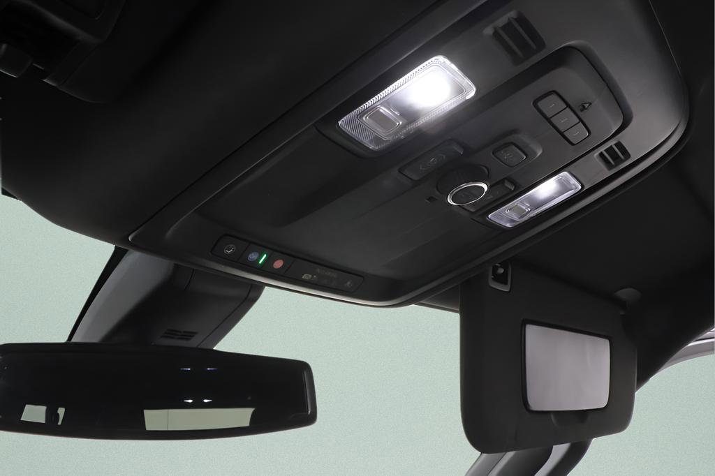 Used 2021 Chevrolet Suburban Premier AWD/4WD image 17