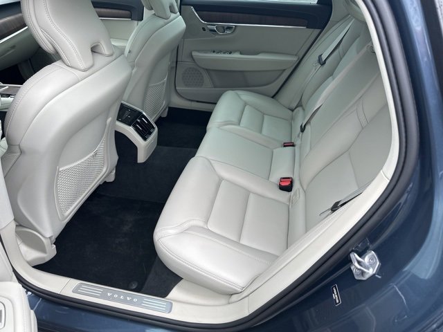 Used 2022 Volvo S90 B6 Inscription image 9