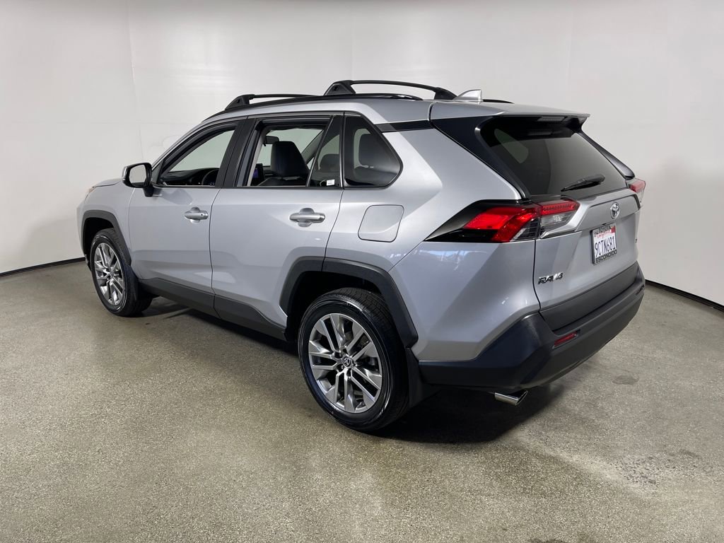 Used 2022 Toyota RAV4 XLE Premium image 5