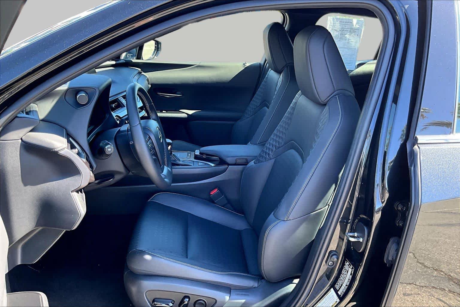 Used 2022 Lexus UX 200 w/ Accessory Package (Z1) FWD image 7