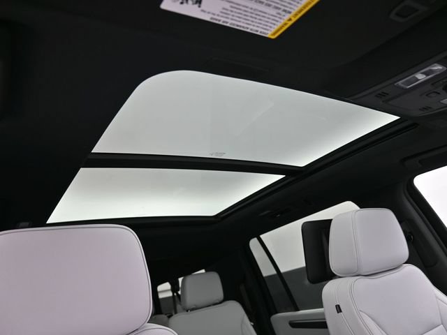 New 2025 Chevrolet Suburban Premier AWD/4WD image 39