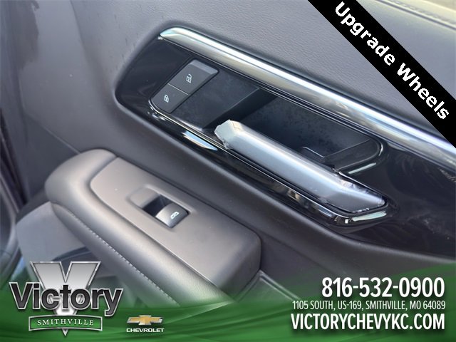 Used 2025 Chevrolet Suburban LS image 16