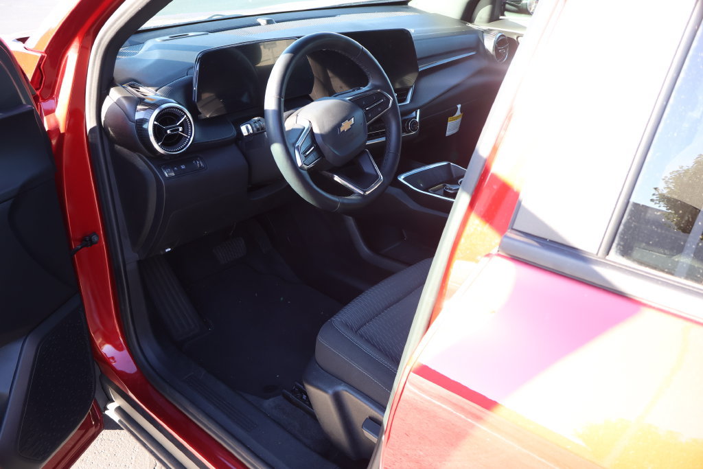 Used 2026 Chevrolet Equinox LT FWD image 8