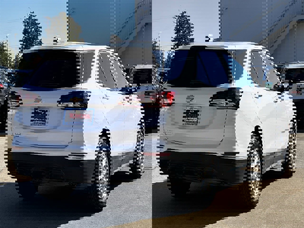 Used 2023 Chevrolet Equinox LS w/ LS Convenience Package image 4