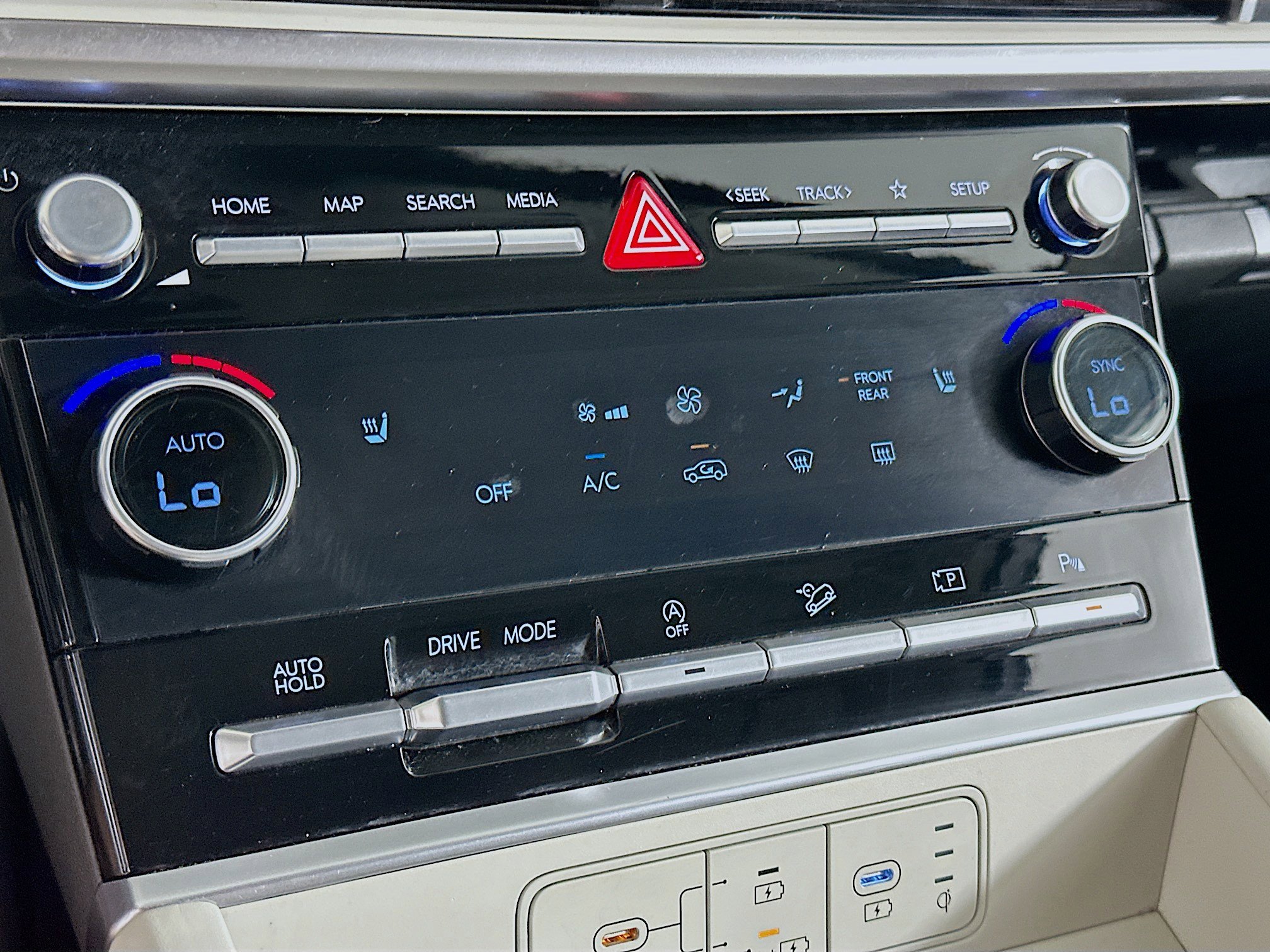Used 2025 Hyundai Santa Fe SEL FWD image 23