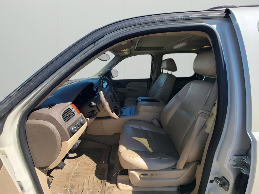 Used 2014 Chevrolet Suburban LTZ image 12