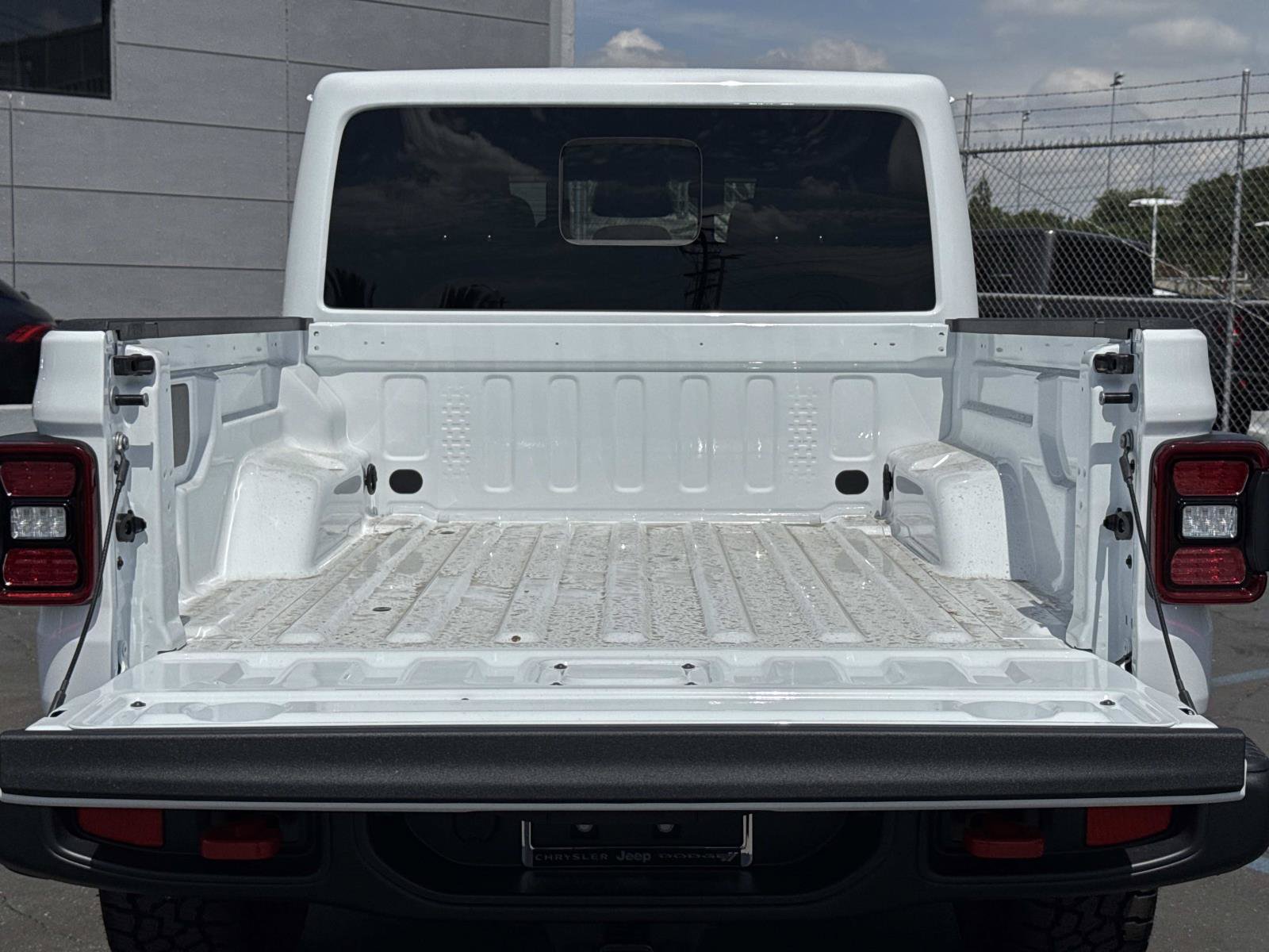 New 2026 Jeep Gladiator Rubicon w/ Steel Power Dome Hood Package AWD/4WD image 30