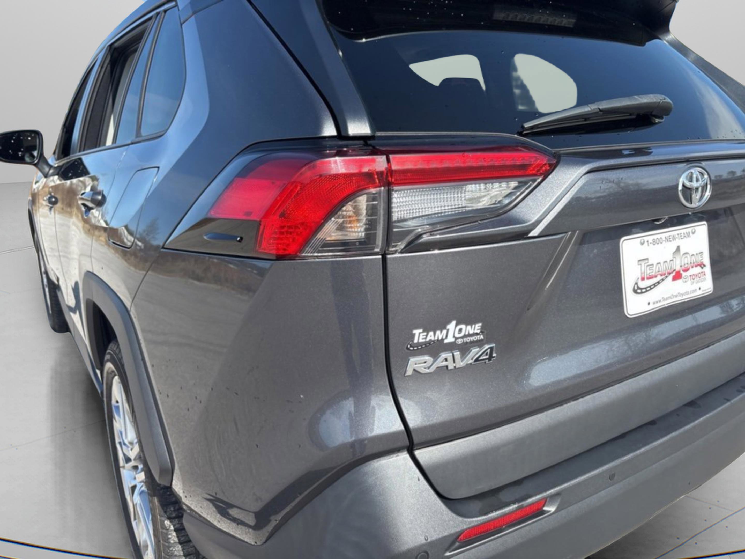 Used 2021 Toyota RAV4 XLE Premium image 9