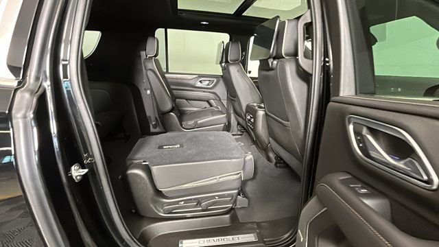 Used 2021 Chevrolet Suburban Premier w/ Premium Package RWD image 28