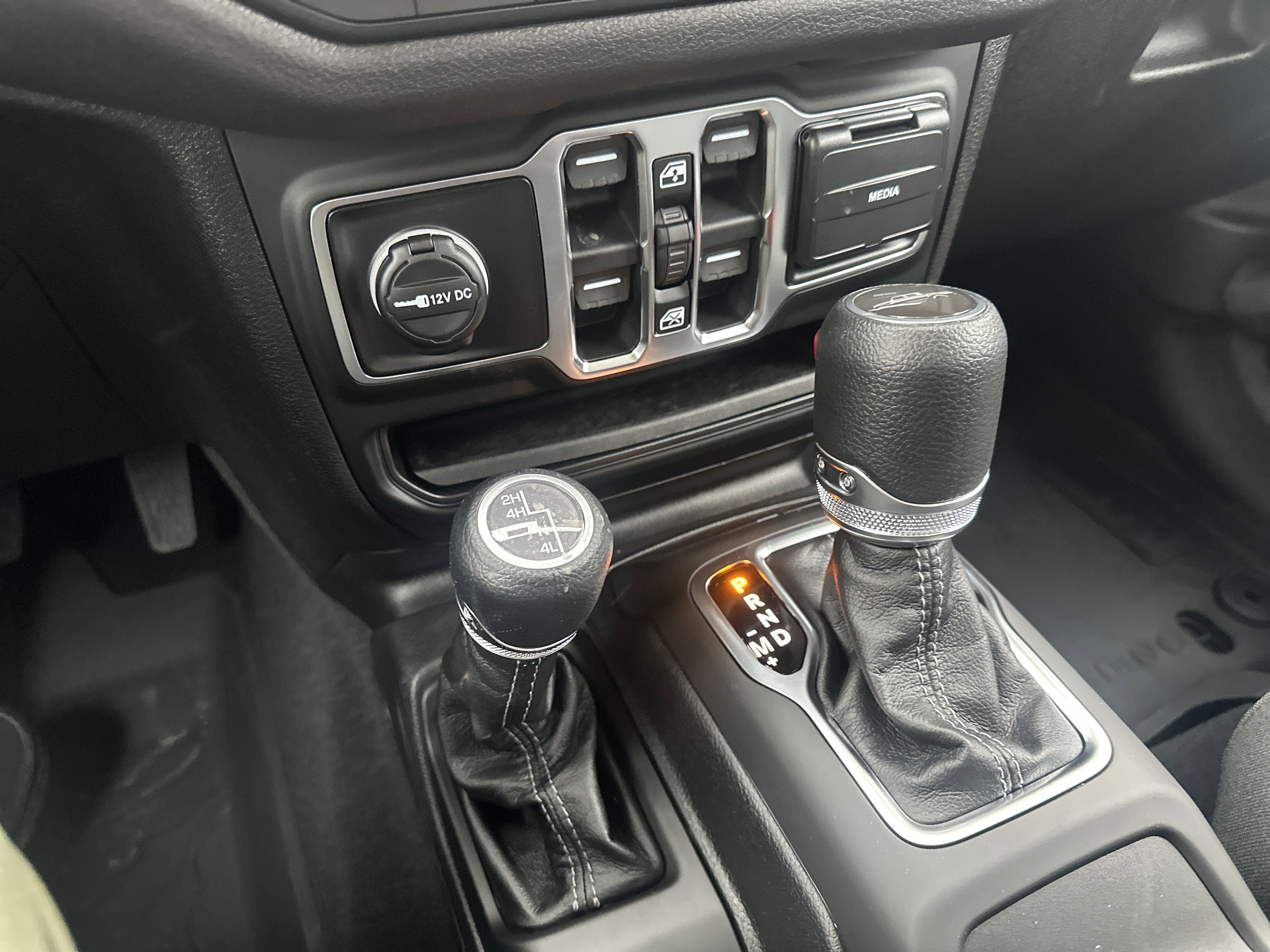 New 2026 Jeep Gladiator Sport AWD/4WD image 32