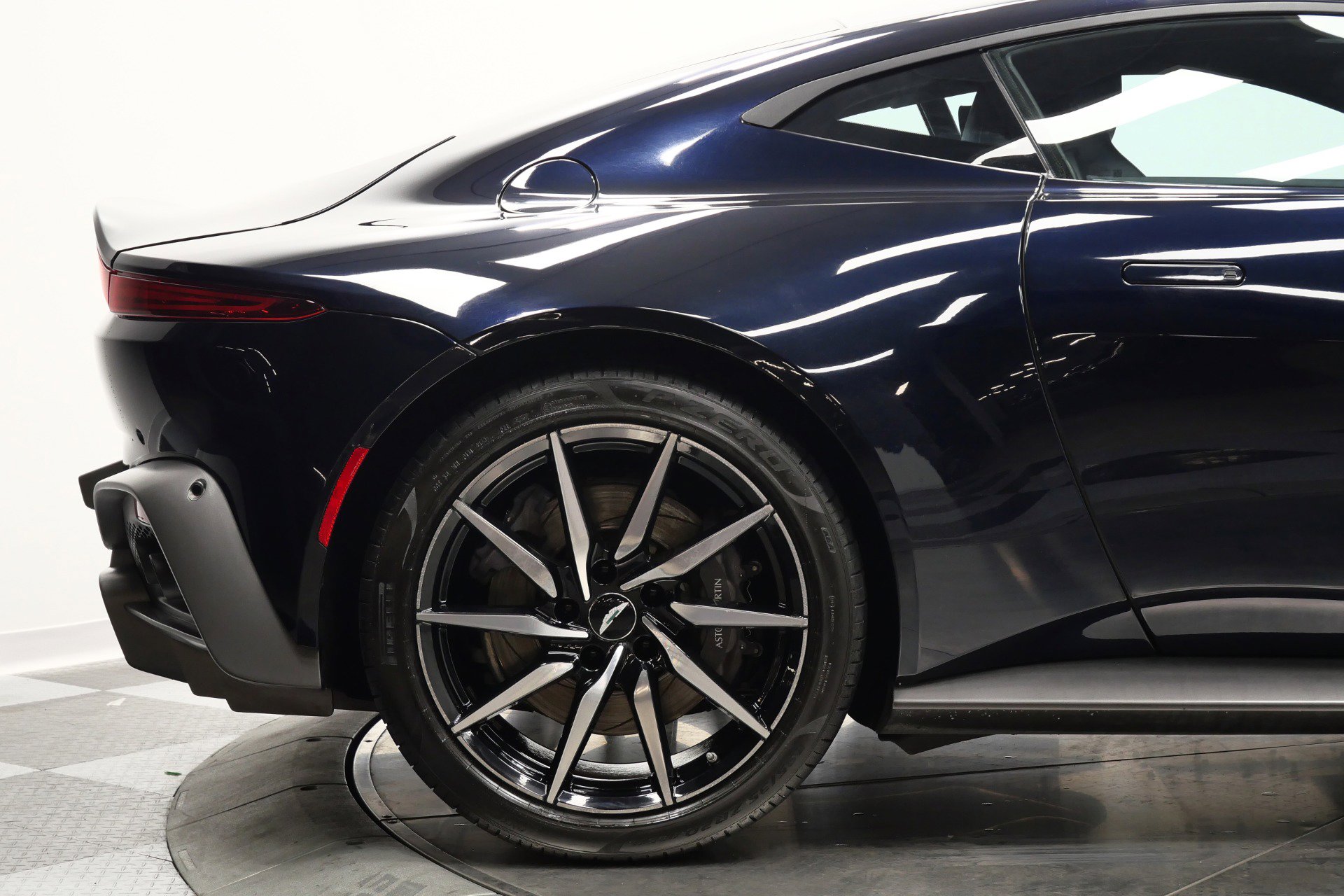 Used 2020 Aston Martin V8 Vantage -Twin Turbo V8, Comfort Collec image 30