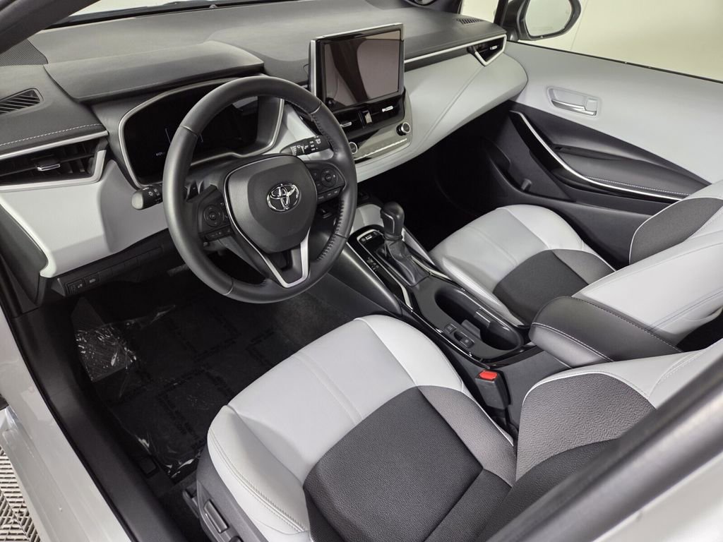 Used 2025 Toyota Corolla XSE FWD image 13