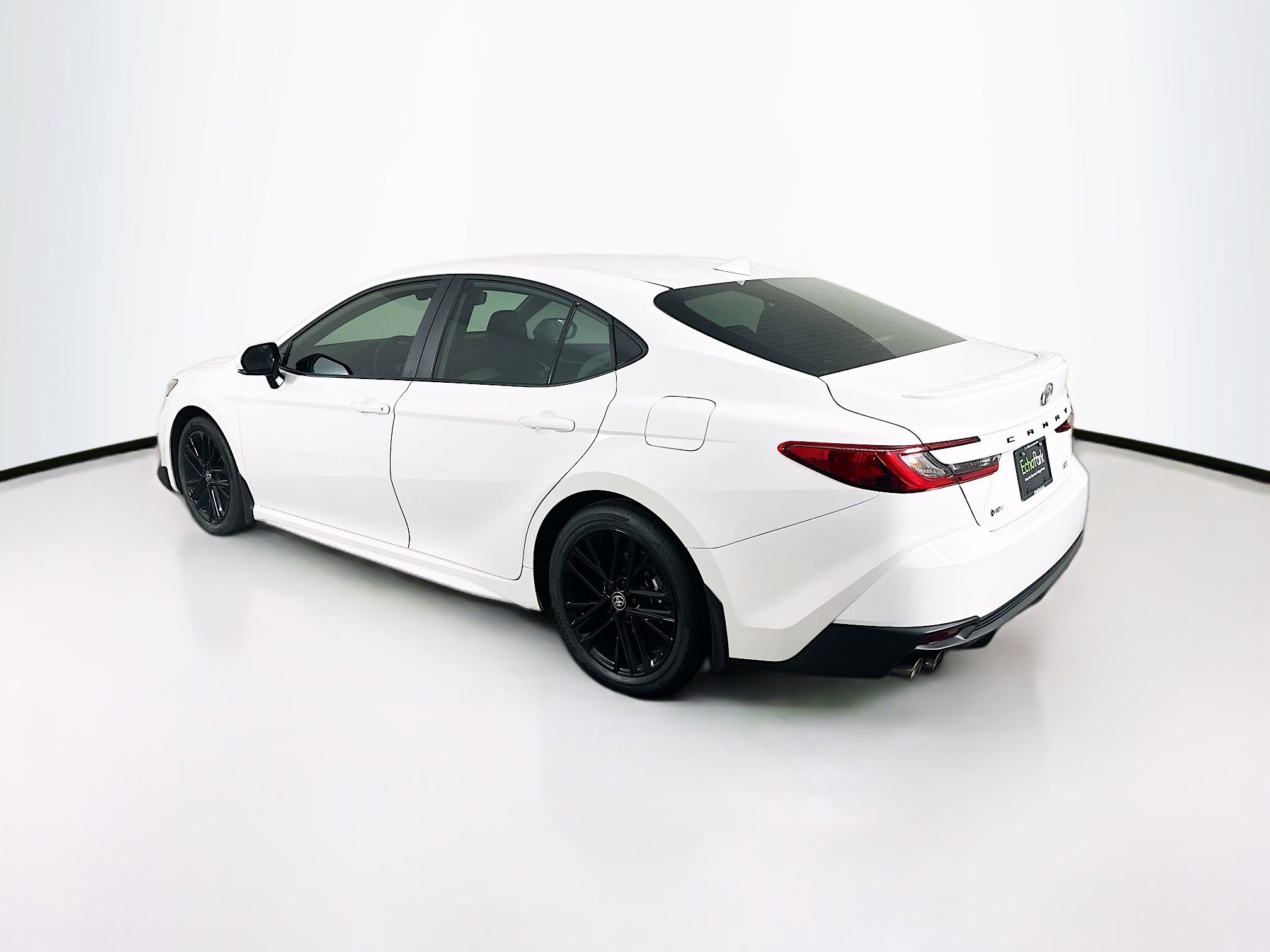 Used 2025 Toyota Camry SE image 5