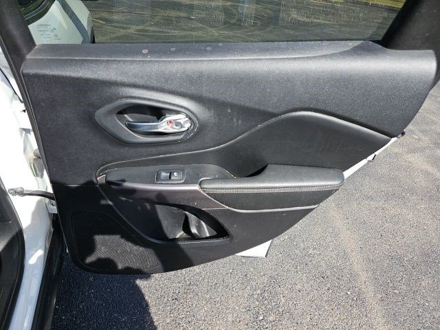 Used 2022 Jeep Cherokee Limited image 17