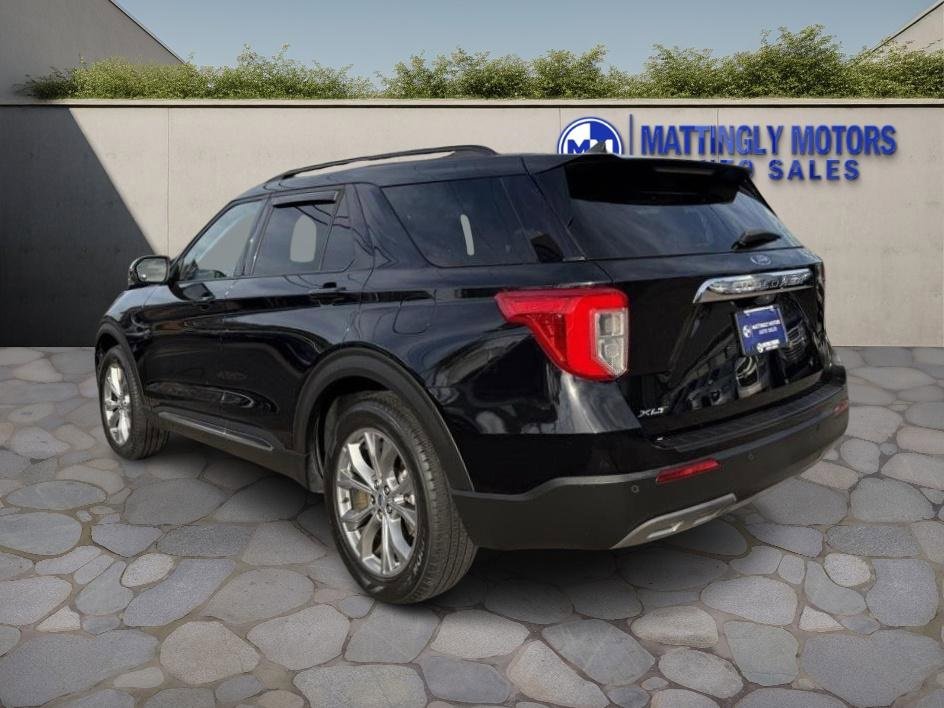 Used 2022 Ford Explorer XLT w/ Equipment Group 202A image 5