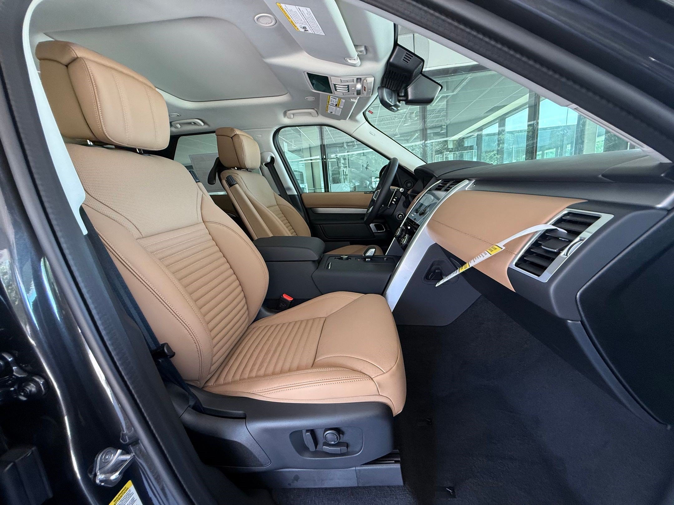 New 2026 Land Rover Discovery Limited Edition AWD/4WD image 38