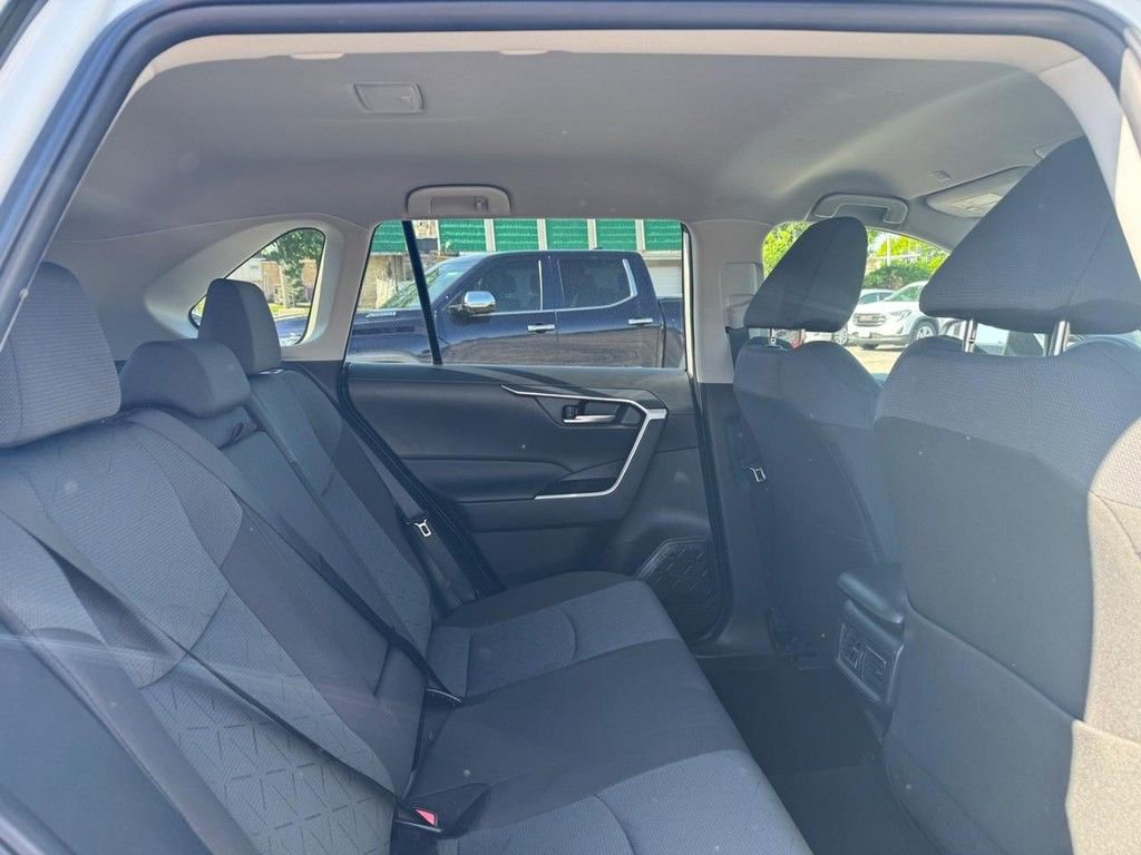Used 2025 Toyota RAV4 XLE AWD/4WD image 12
