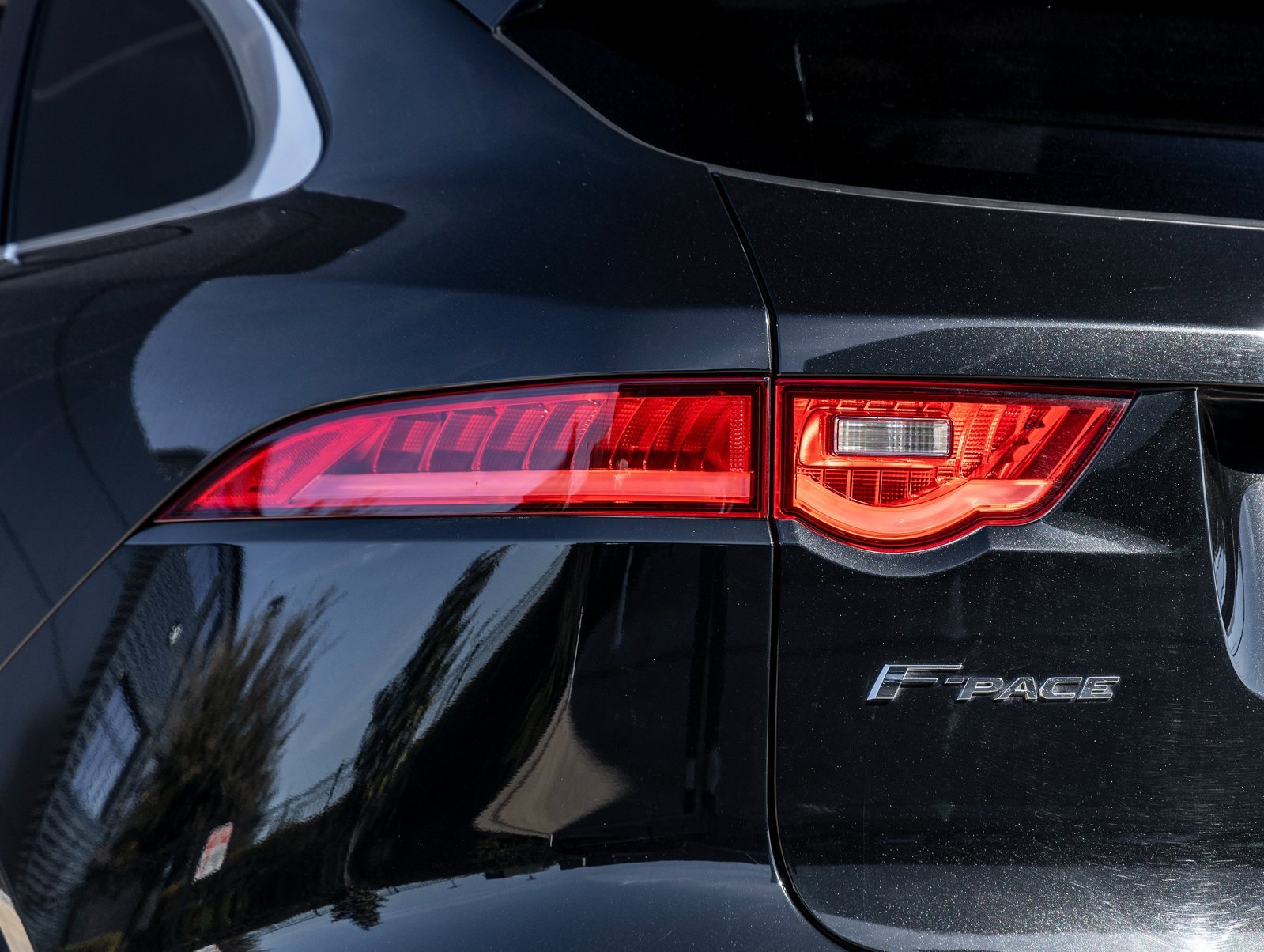 Used 2019 Jaguar F-PACE Prestige image 12