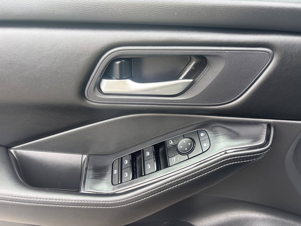 Used 2026 Nissan Rogue SV AWD/4WD image 8