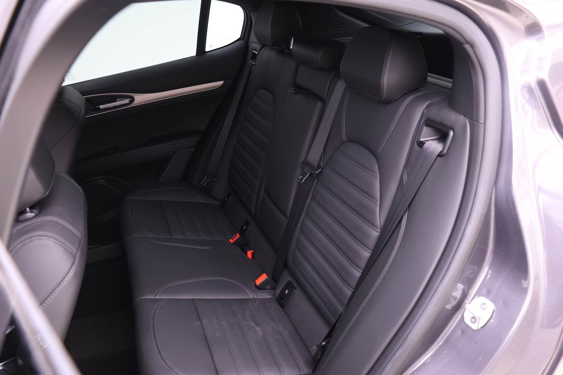 New 2025 Alfa Romeo Stelvio Sprint image 13