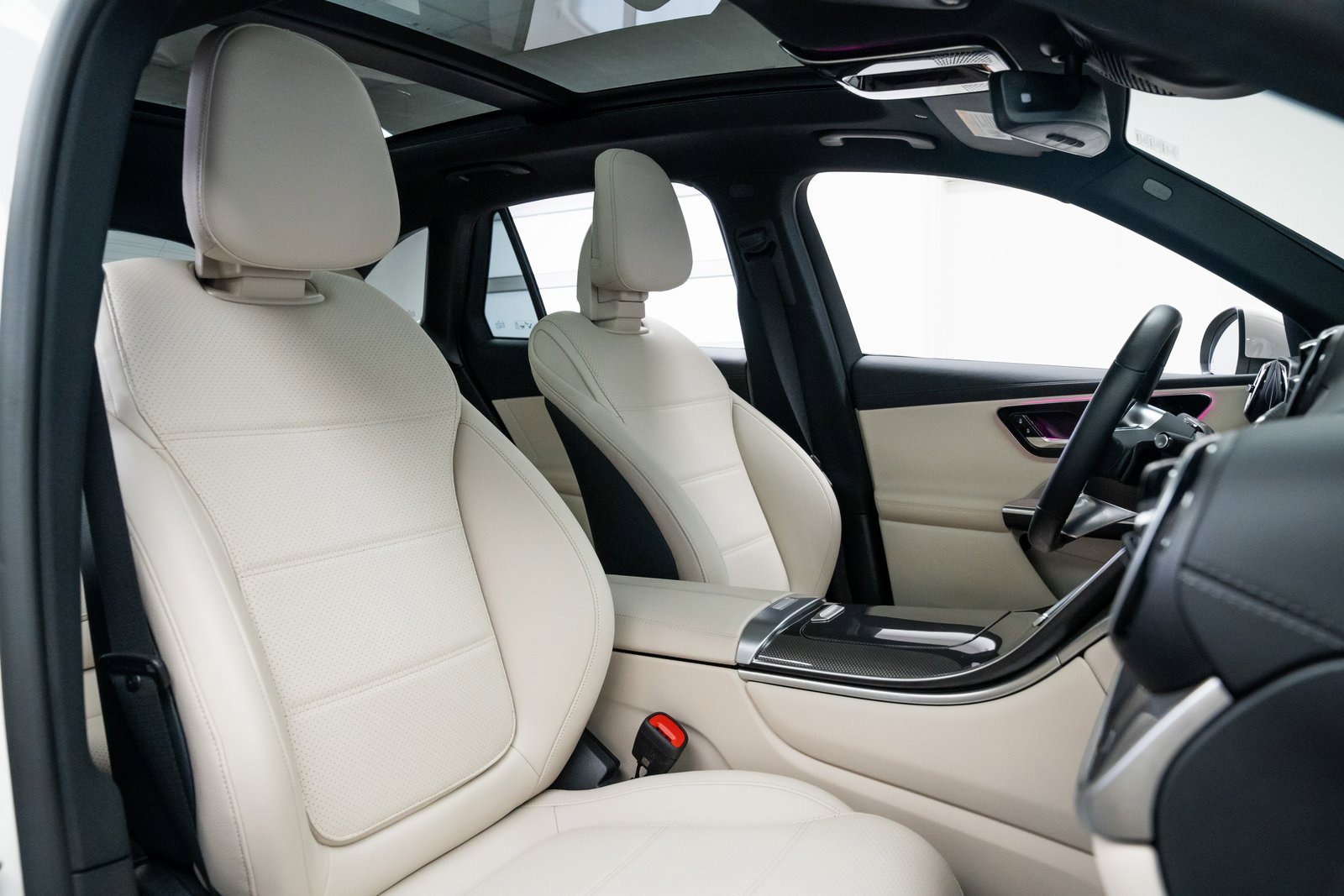 Used 2025 Mercedes-Benz GLC 350e 4MATIC image 24