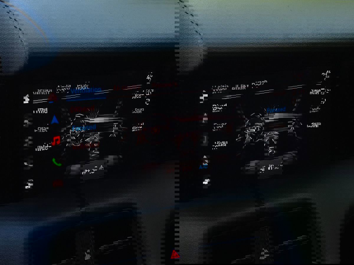 Used 2020 Porsche Taycan 4S w/ Premium Package image 49