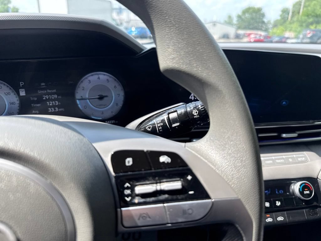 Used 2024 Hyundai Elantra SEL FWD image 18
