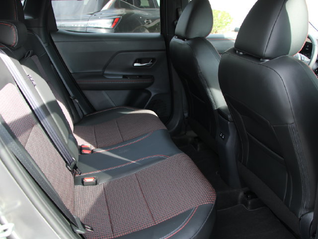 Used 2025 Nissan Kicks SR AWD/4WD image 29