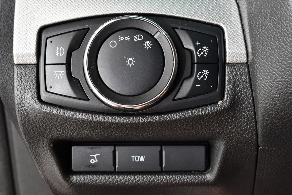 Used 2014 Ford Explorer XLT w/ Equipment Group 202A AWD/4WD image 32