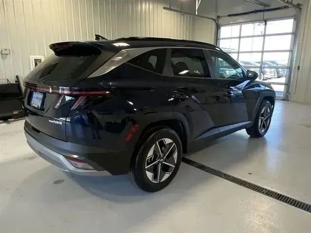 Used 2025 Hyundai Tucson SEL AWD/4WD image 3