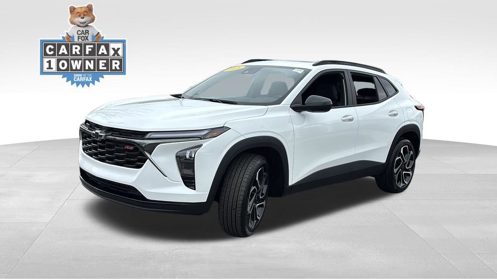 Used 2025 Chevrolet Trax RS w/ Sunroof Package image 3