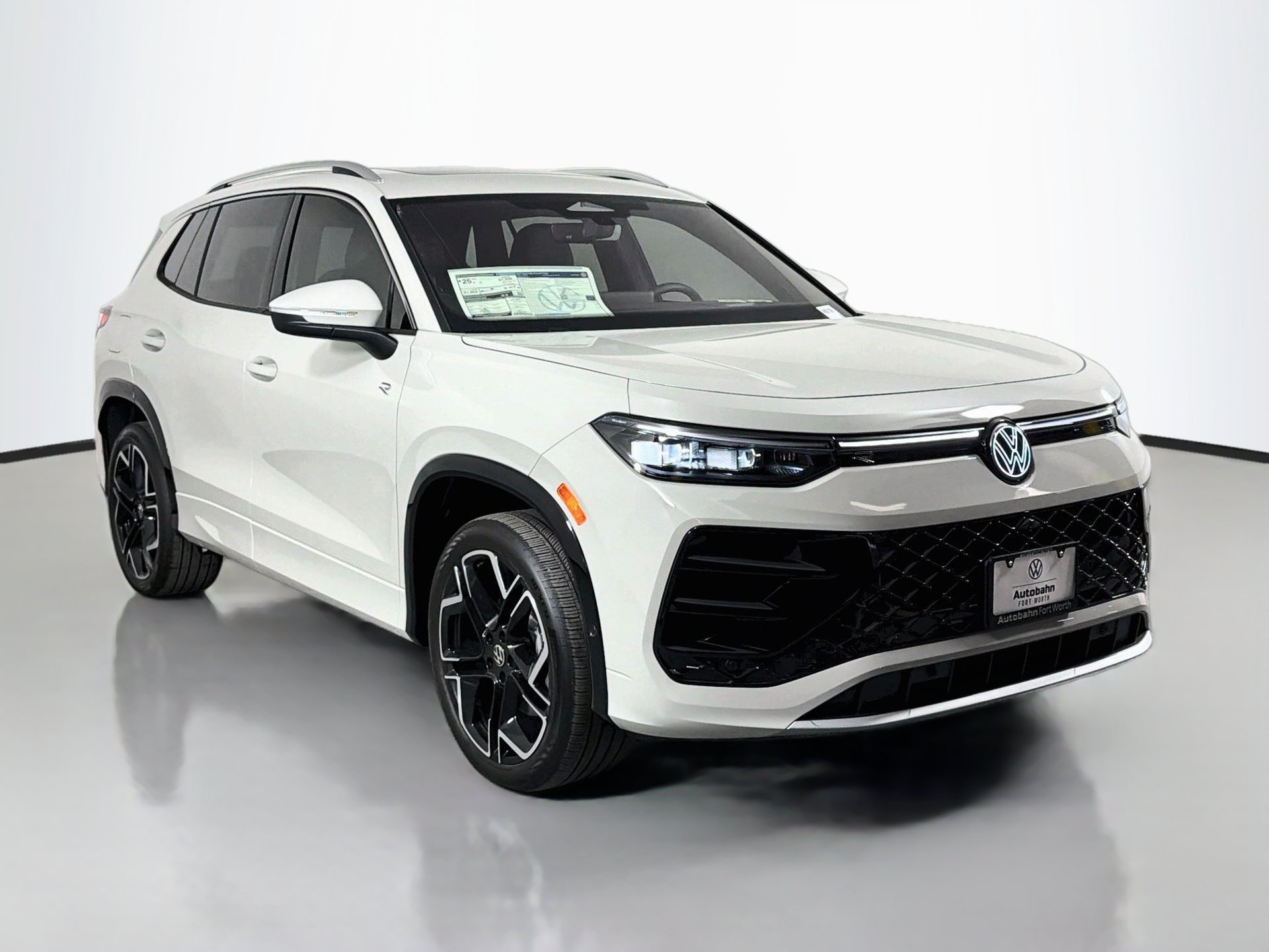New 2027 Volkswagen Tiguan SEL R-Line AWD/4WD image 3